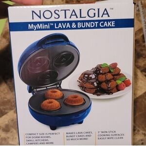 Nostalgia MyMini Lava & Bundt Cake Maker – Mini Electric Cake Maker (Blue)